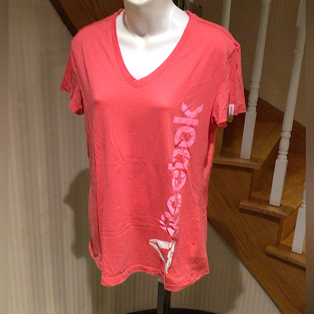 💕Host Pick💕🛍3for$30🛍Reebok v neckline slip on short sleeve tee shirt